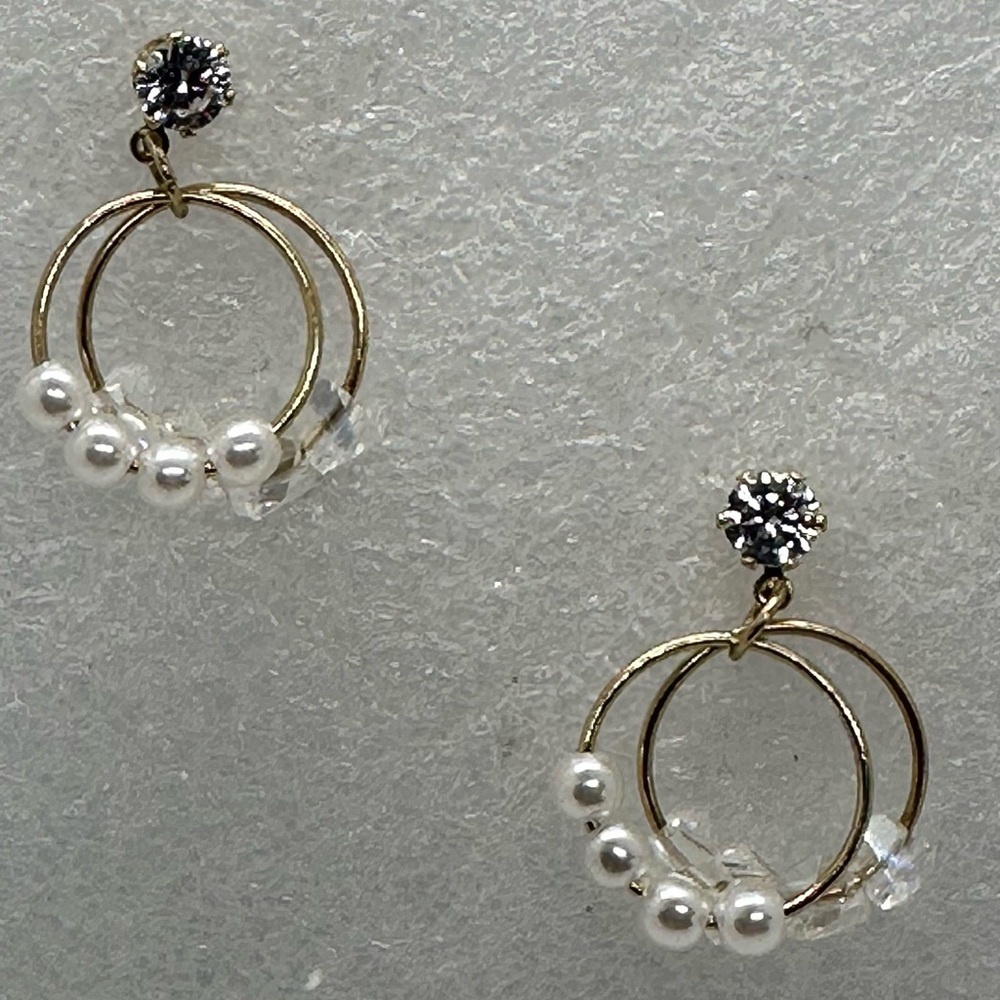 ✨ NWT Delicate Gold Crystal Pearl Hoop Dangle Earrings ✨ - Picture 16 of 16